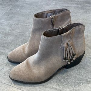 White Mountain Taupe Suede Ankle Boots Size 6.5